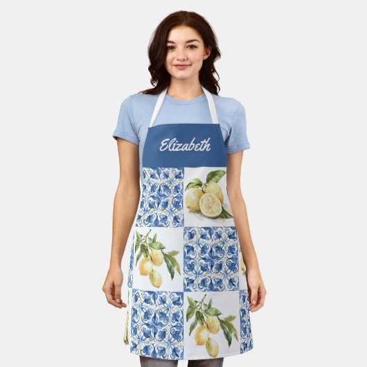Blue Tile French Country Lemon Custom Name Schort (Gedragen)