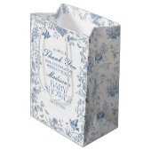 Blue Toile De Jouy Baby shower Favors Medium Cadeauzakje (Achterkant Gekanteld)