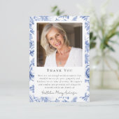 Blue Toile Floral Funeral Memorial Bedankkaart (Staand voorkant)