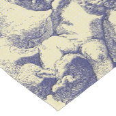 Blue Toile French Country Cherub Pattern Korte Tafelloper (Hoek)