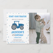 Blue Tractor Birthday-uitnodigingen met foto Kaart (Voorkant)