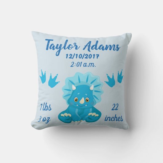 Blue Triceratops Dinosaur Birth Stats Nursery Kussen (Voorkant)