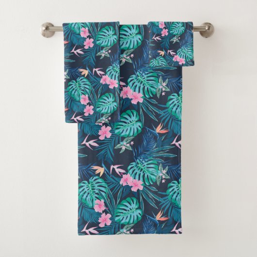 Blue Tropical Flower Garden Pattern Bad Handdoek (Insitu)