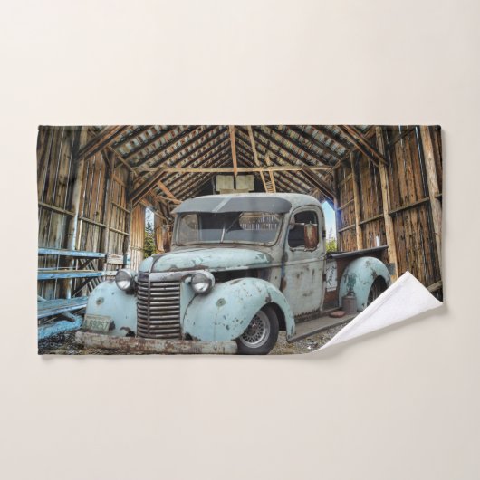 Blue Truck Rustic Barn Bad Handdoek (Handdoek)