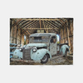 Blue Truck Rustic Barn Fleece Deken (Voorkant (Horizontaal))