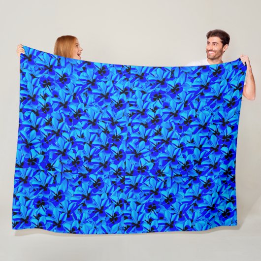 Blue Two Toned Frangipani Flowers, Fleece Deken (In situ)