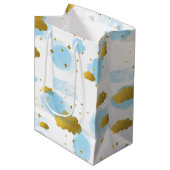 Blue Waterverf Clouds Gold Stars Sky Medium Cadeauzakje (Voorkant Gekanteld)