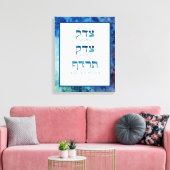 Blue Waterverf Hebrew Tzedek Justice Stretted Canvas Afdruk (Insitu (Woonkamer))