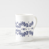 Blue & White Bone China Mok - Elegant (Voorkant rechts)