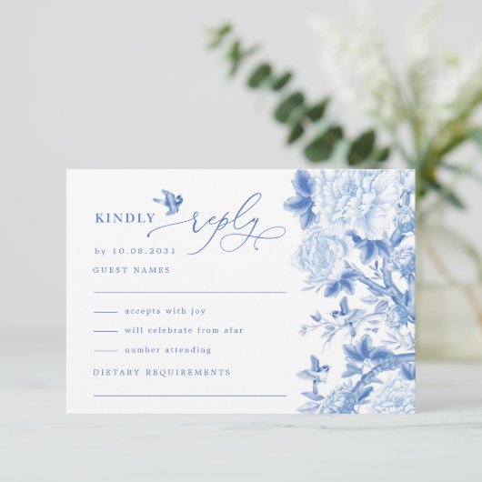 Blue White Chinoiserie Bird Peony Wedding RSVP Kaart (Staand voorkant)