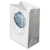 Blue White Christmas Snowflakes Ornamenten Medium Cadeauzakje (Achterkant Gekanteld)
