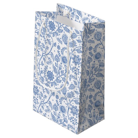 Blue White Floral Botanical Pattern Boho Whimsical Klein Cadeauzakje (Achterkant Gekanteld)