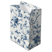 Blue White Floral Bridal Shower Medium Cadeauzakje (Voorkant Gekanteld)
