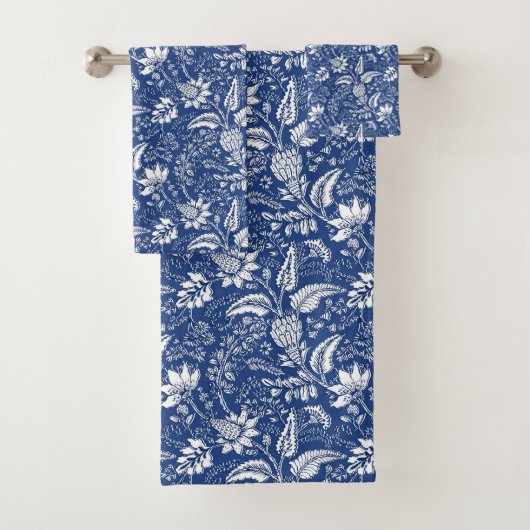 Blue White Floral Pattern met Paisley Element Bad Handdoek (Insitu)