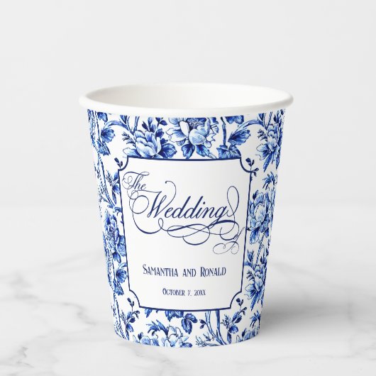 Blue & White Floral Toile with Calligraphy Wedding Papieren Bekers (Voorkant)