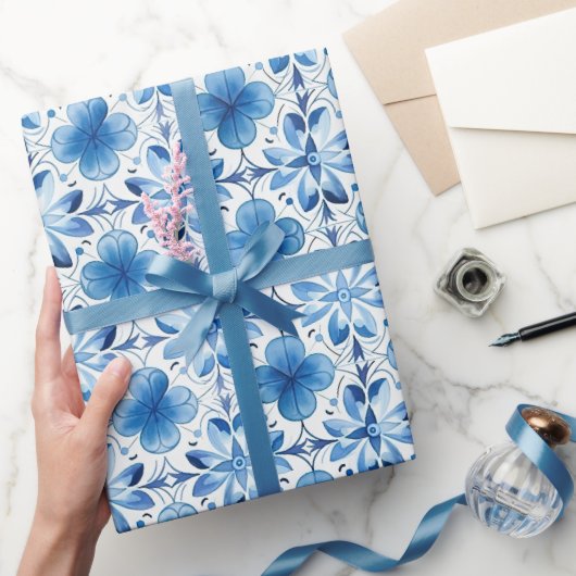 Blue White Flowers Vrijgezellenfeest Cadeaupapier (Geschenken)