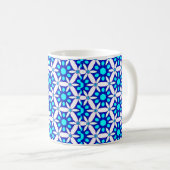 Blue White Geometric floral Pattern Koffiemok (Voorkant rechts)