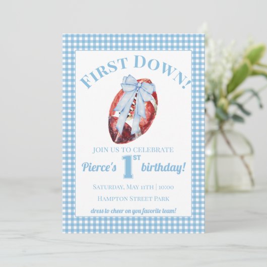 Blue & White Gingham Football 1e verjaardag Kaart (Staand voorkant)