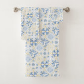 Blue White Gold Geometric Tile Chinoiserie Bad Handdoek (Insitu)