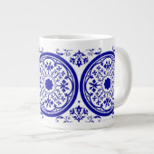 Blue White gothic Tile Pattern Grote Koffiekop (Voorkant rechts)
