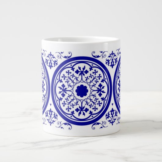 Blue White gothic Tile Pattern Grote Koffiekop (Voorkant)