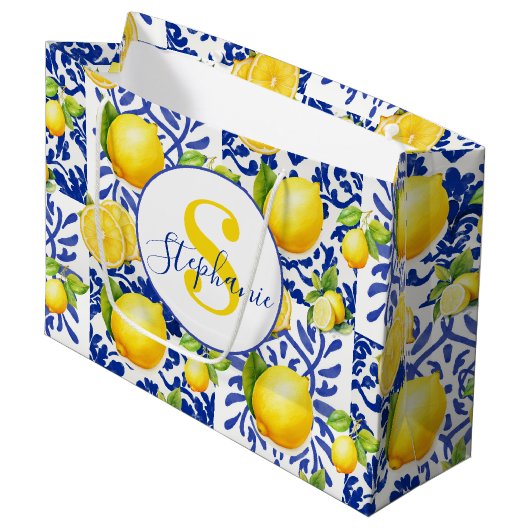 Blue White Lemon Tile Pattern Monogram Name Citrus Groot Cadeauzakje (Voorkant Gekanteld)