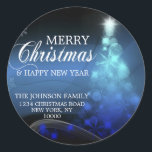 Blue White MERRY CHRISTMAS Tree Return-adres Ronde Sticker<br><div class="desc">Voeg deze moderne en gepersonaliseerde BLUE witte kerstvakantie toe en gelukkige nieuwe jaar RETURN ADDRESS stickers aan uw wenskaarten,  enveloppen.  kerstboom in blauwe witte jumelende lichten. bewerkbare tekst - kleur,  lettertype en grootte.</div>