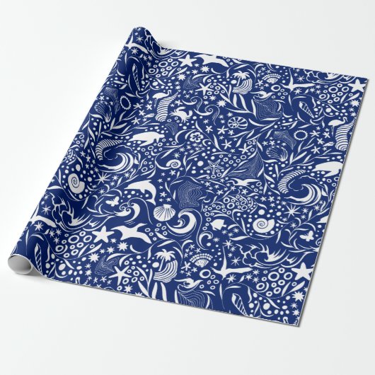 Blue White Ocean Pattern | Dolphin Wave Shell Crab Cadeaupapier (Uitgerold)