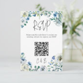 Blue White Peony Floral Spring Wedding QR Code RSVP Kaartje (Staand voorkant)