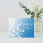 Blue White Snowflake Winter Wedding Save the Date Aankondigingskaart (Staand voorkant)