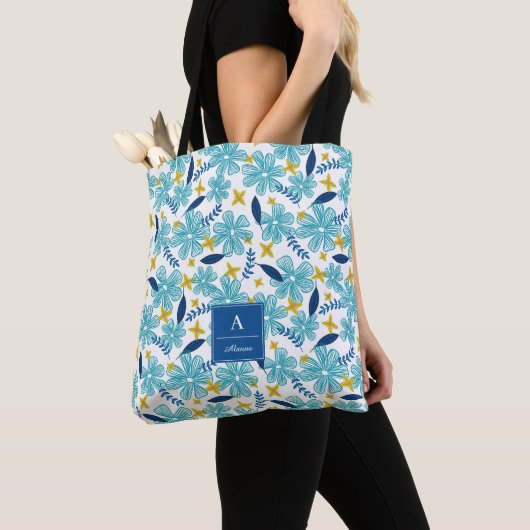 Blue White Tropical Floral Pattern - Jouw naam toe Tote Bag (Dichtbij)