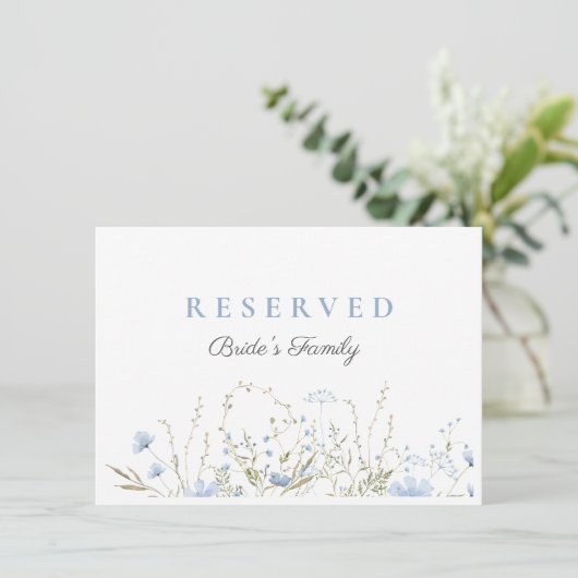 Blue Wildflower Periwinkle Wedding Reserved Kaart (Staand voorkant)