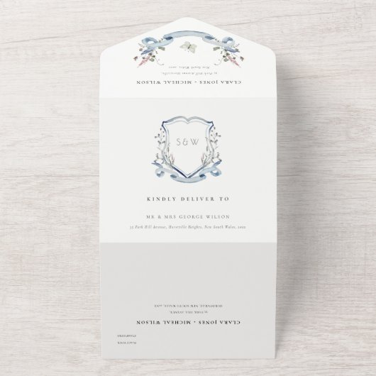 Blue Wildflower Waterverf Monogram Crest Wedding All In One Uitnodiging (Buitenkant)