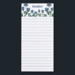 Blue Wildflowers Lined Jouw naam Magnetisch Notitieblok<br><div class="desc">Lijnbloemig notitieblok kunt u op uw koelkast geprint met jouw naam in een eigenzinnig blauw handschrift lettertype met  blauw wilde bloemen in verschillende stadia van bloei hangen. Blauw bloemenmagnetisch notitieblok op maat gemaakt met jouw naam in charmante blauwe letters omringd door veel  kleine blauwe bloemetjes.</div>