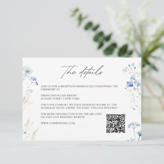 Blue Wildflowers Monogram Wedding Details QR Code Informatiekaartje (Staand voorkant)