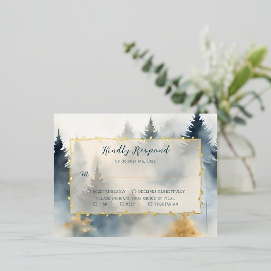 Blue Winter Pine Tree Forest Wedding RSVP Kaart (Staand Voorkant)