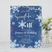 Blue Winter Snowflake First Birthday Invitation Kaart (Staand voorkant)