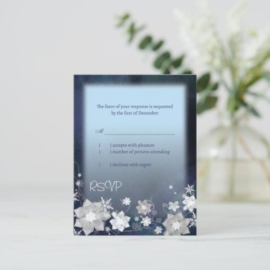 Blue Winter Wonderland Wedding RSVP Uitnodiging Briefkaart (Staand voorkant)