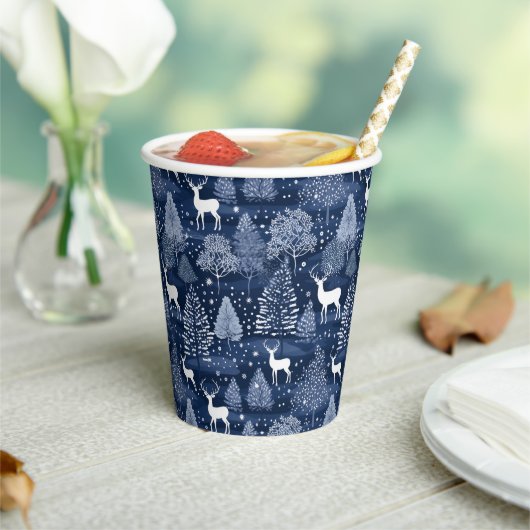 Blue Winter Woodland Christmas Reindeer Holiday Papieren Bekers (Insitu)