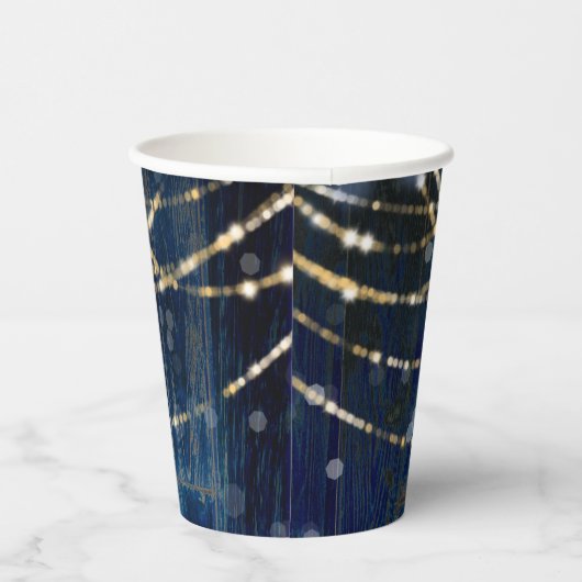Blue Wood Rustic Sparkle Lights Wedding Papieren Bekers (Rechts)