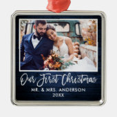 Blue Wood Weddenschap in penseel script onze eerst Metalen Ornament (Voorkant)