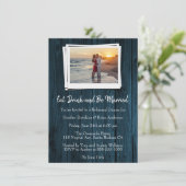 Blue Wooden Photo Rehearsal Dinner Invite Kaart (Staand voorkant)