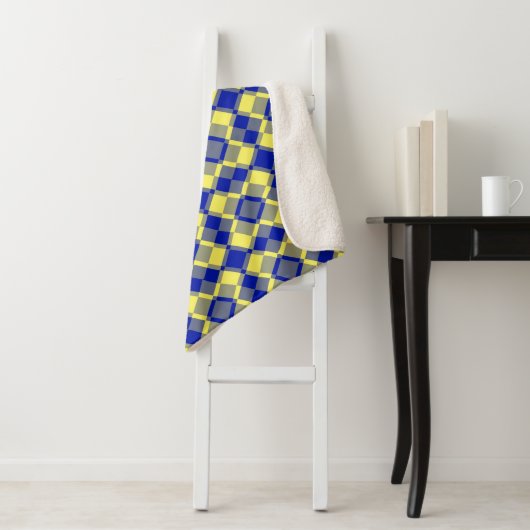 Blue Yellow Checker Argyle Pattern Sherpa Deken (In situ)
