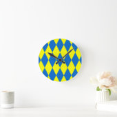 Blue Yellow Harlequin Checkered Design Ronde Klok (Huis)