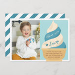 Blueberry Vanilla Ice Cream Kids Birthday Foto Bedankkaart<br><div class="desc">Deze schattige schrijfkaarten zijn ontworpen om aan te sluiten bij de uitnodigingen van de verjaardagsfeestjes van onze kinderen voor zacht serverijs. Ze zijn voorzien van een blauwe bessen en vanilla zachte serverklikkerkegel met "dankjewel" en een teken in een schattig, retro lettertype. Personaliseer met een foto van de verjaardagspartij en een...</div>