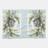 Bluebird Nest with Ornaments in Winter Pines Theedoek (Horizontaal)