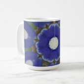 Bluebonnet Petal Kaleidoscope Koffiemok (Voorkant links)