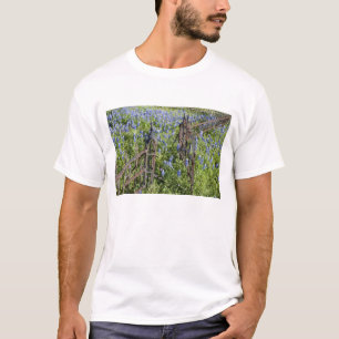 Bluebonnets en phlox rond het kerkhofhek t-shirt