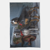 Bluetick Coonhound Besneeuwde slee Kerstmis decora Theedoek (Verticaal)