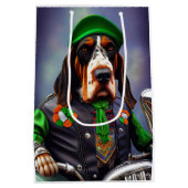 Bluetick Coonhound Driving Bike St. Patrick's Day Medium Cadeauzakje (Achterkant)